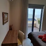 דירה New Penthouse Near Airport, With Outdoor Bbq Area