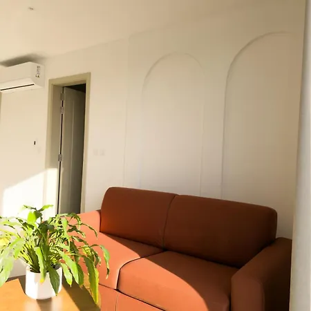 Appartement New Penthouse Near Airport, With Outdoor Bbq Area