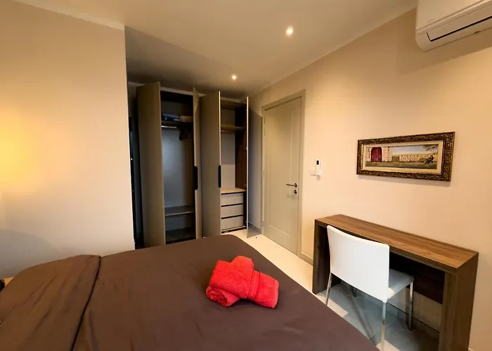 Apartament New Penthouse Near Airport, With Outdoor Bbq Area