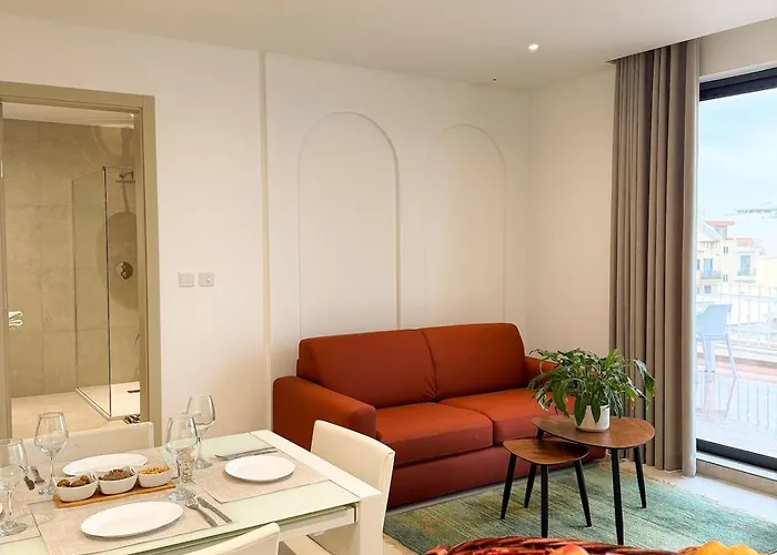 New Penthouse Near Airport, With Outdoor Bbq Area Apartament