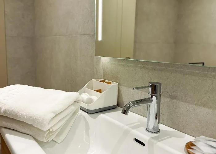 Apartament New Penthouse Near Airport, With Outdoor Bbq Area