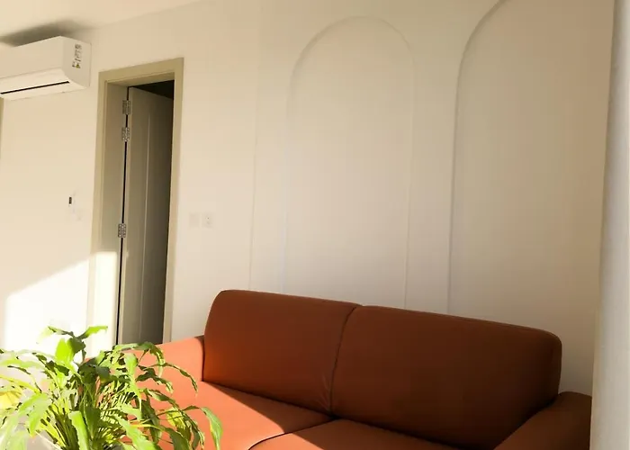 Apartament New Penthouse Near Airport, With Outdoor Bbq Area