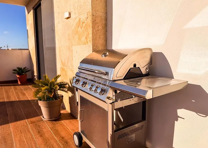 Apartament New Penthouse Near Airport, With Outdoor Bbq Area *