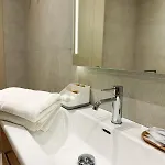 Apartmán New Penthouse Near Airport, With Outdoor Bbq Area