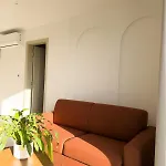 Apartmán New Penthouse Near Airport, With Outdoor Bbq Area