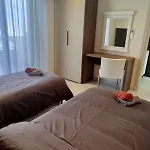 New Penthouse Near Airport, With Outdoor Bbq Area *