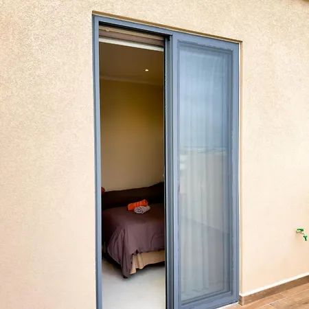 New Penthouse Near Airport, With Outdoor Bbq Area * Zurrieq