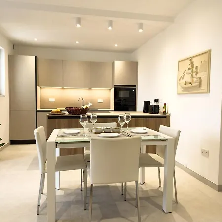 Διαμέρισμα New Penthouse Near Airport, With Outdoor Bbq Area *