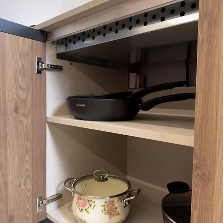 Apartment New Penthouse Near Airport, With Outdoor Bbq Area *