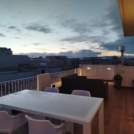 New Penthouse Near Airport, With Outdoor Bbq Area