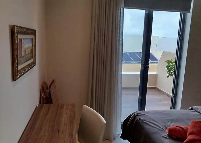Διαμέρισμα New Penthouse Near Airport, With Outdoor Bbq Area