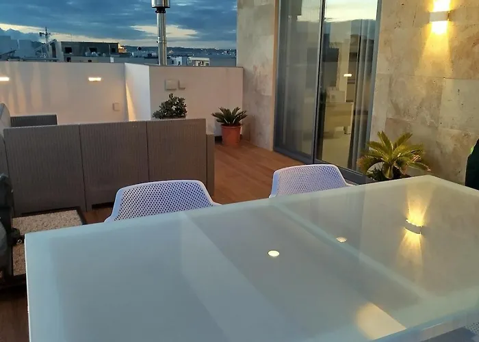 Διαμέρισμα New Penthouse Near Airport, With Outdoor Bbq Area